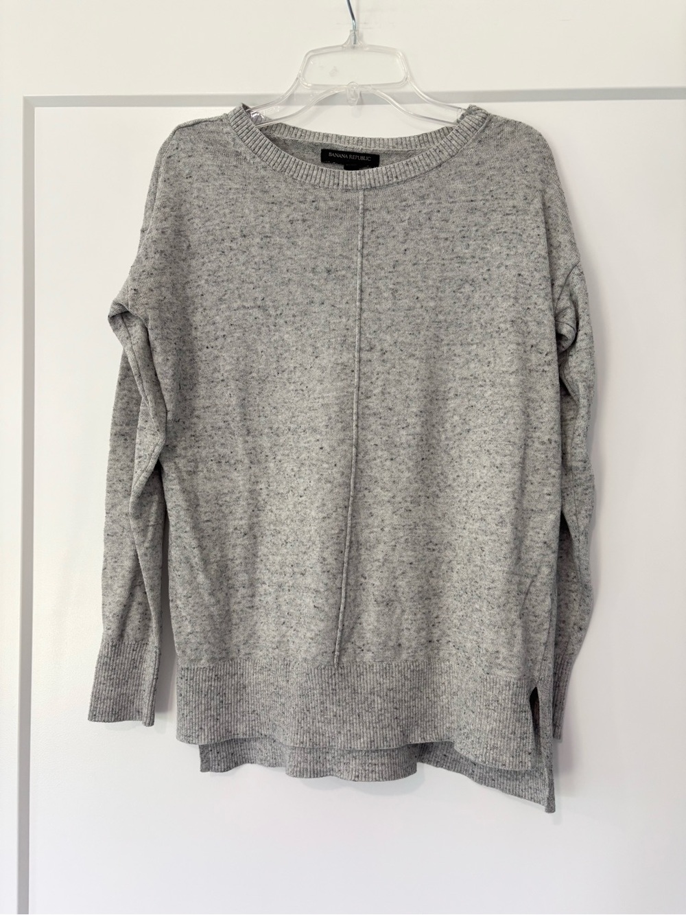Banana Republic Grey knit sweater 
Size Womens small
